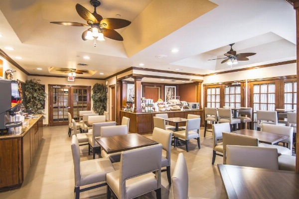 Comfort Suites Marshall image 11