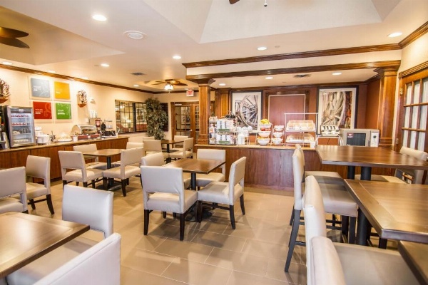 Comfort Suites Marshall image 12