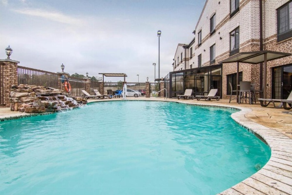 Comfort Suites Marshall image 15