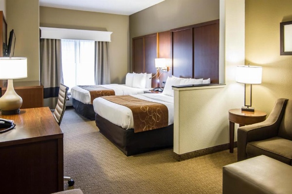 Comfort Suites Marshall image 23