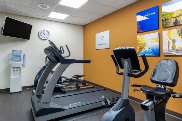 Comfort Suites Marshall image 27